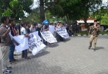 Terkait Tulisan Hasanuddin Yusuf Adan, Masyarakat Aceh Besar Demo Serambi Indonesia