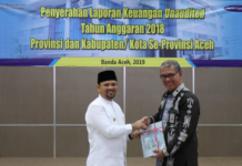 Mawardi Ali Wakili Bupati Walikota Se-Aceh Serahkan Laporan Keuangan Unaudited 2018