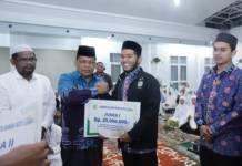 Wali Kota Banda Aceh Serahkan Bonus bagi Juara MTQ