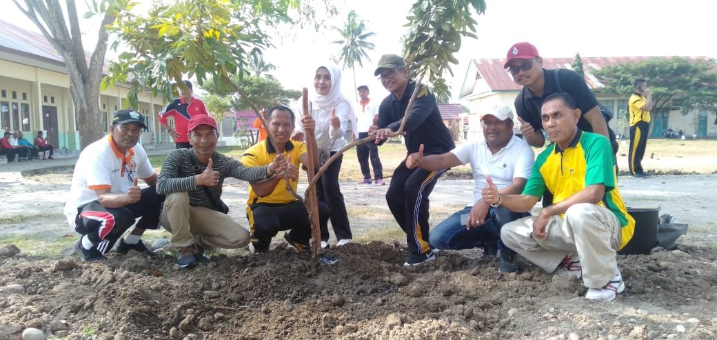 Kapolres, Ketua DPRK dan Unsur Forkopimda Tanam Pohon Bersama di Komplek Disdikpora Bireuen