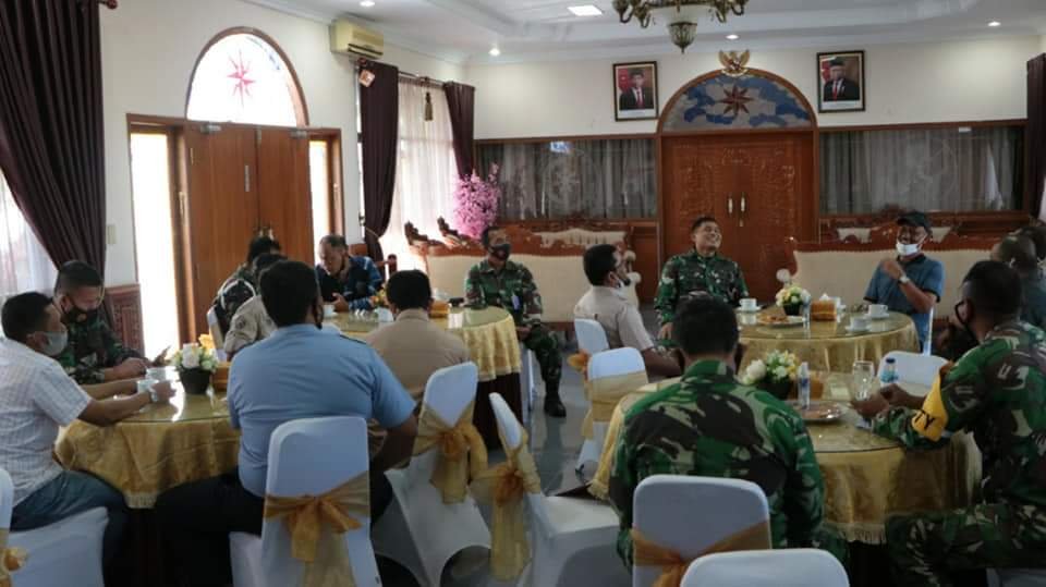 Danlanud SIM Terima Komunitas Squadrone dan Komunitas Aceh Flight Forum di VIP Room Lanud SiM