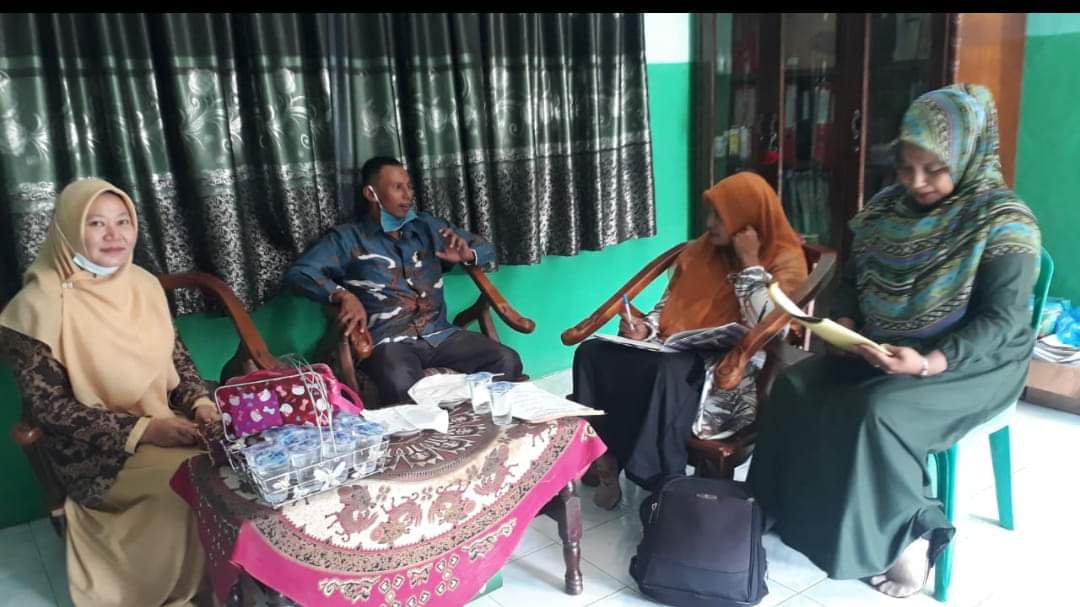 Pendampingan Literasi di SDN Suhom