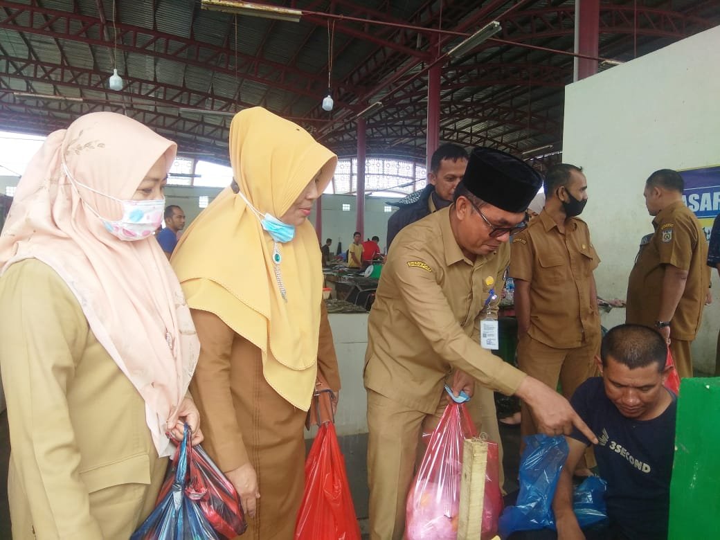 Puluhan Pegawai Disdikbud Kota Banda Aceh Serbu Pasar Al Mahirah