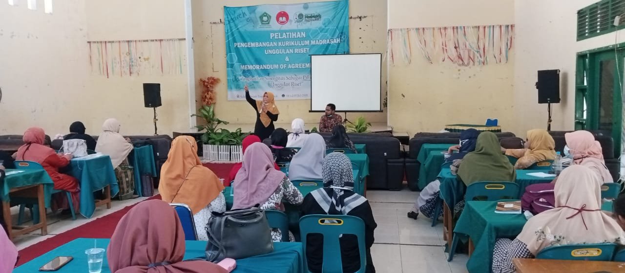 MAN 4 Aceh Besar Latih Guru Penyelenggara Madrasah Unggulan Riset