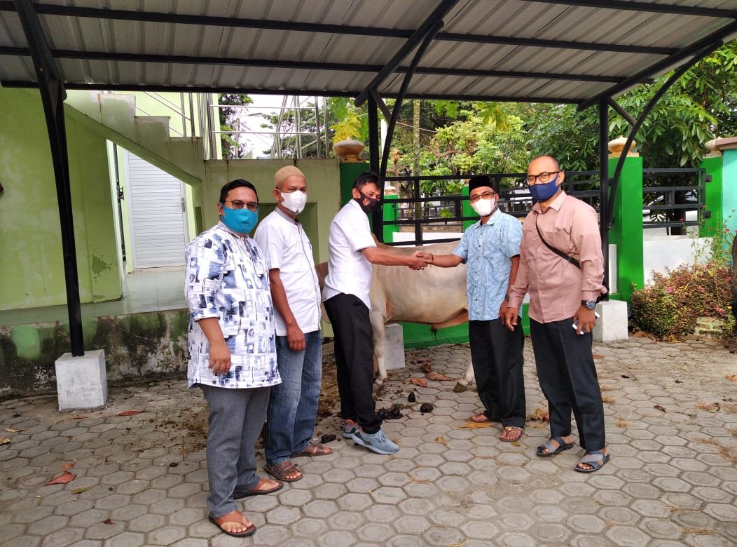 Disdik Dayah Banda Aceh Serahkan Hewan Qurban untuk DPD BKPRMI Banda Aceh