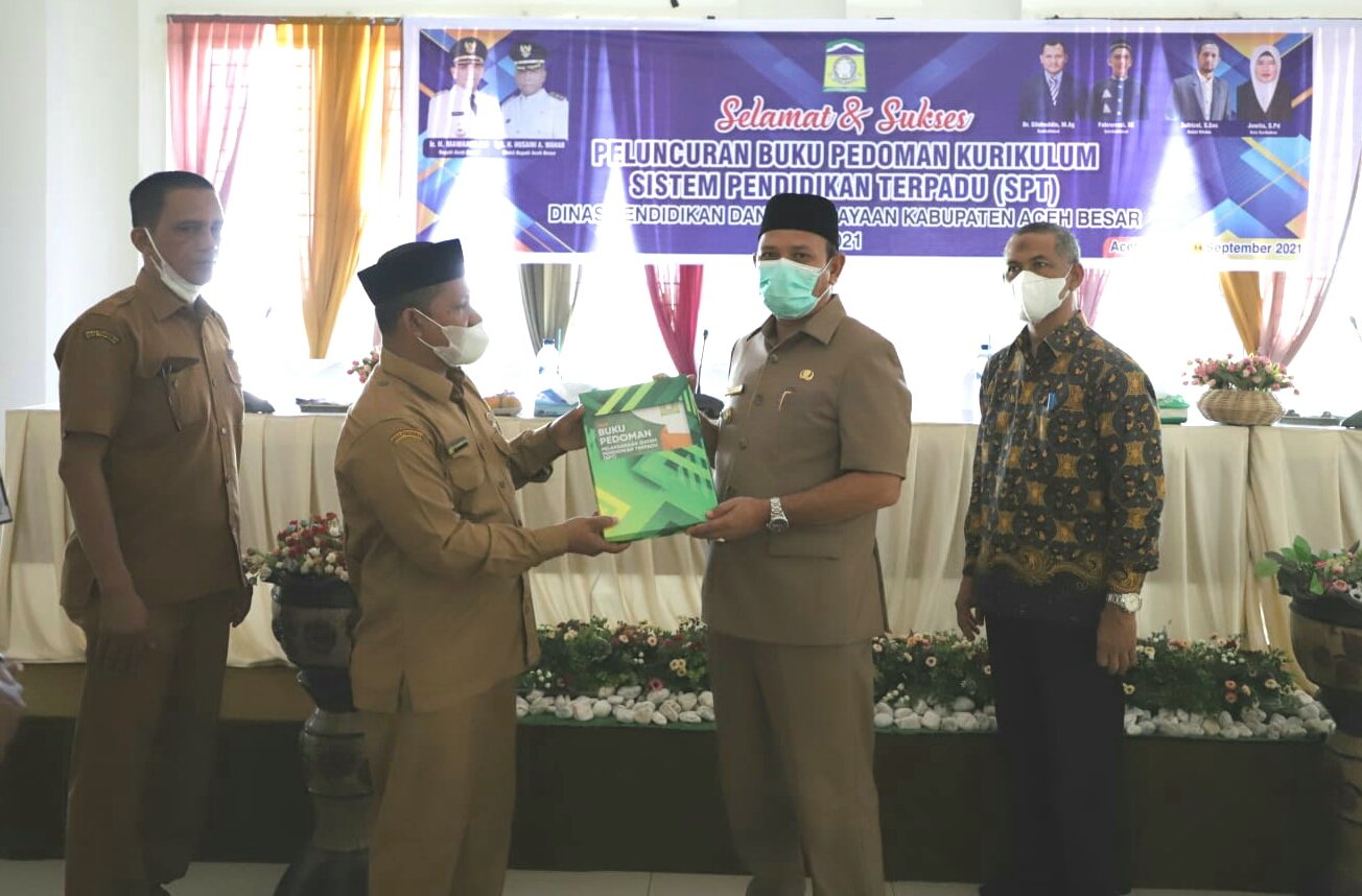 Bupati Aceh Besar Luncurkan Buku Pedoman Kurikulum SPT