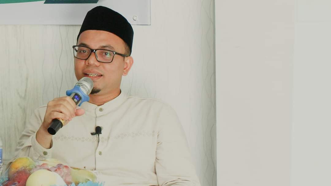 Tgk. Dr. Nurkhalis Mukhtar, Lc.,MA Alumni Dayah Madinatul Fata Lampeot, Gemar Mengembara dan Berdialektika