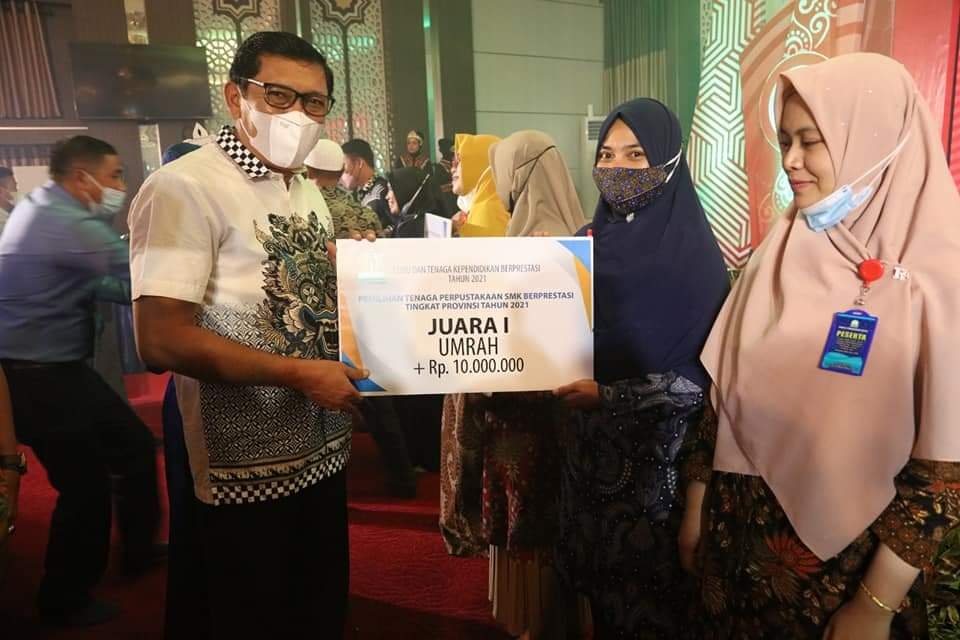 Dinas Pendidikan Aceh Umrahkan Guru dan Tendik Berprestasi