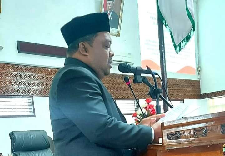 Sekda Aceh Besar Sampaikan Jawaban Eksekutif Terhadap Pemandangan Umum Fraksi-Fraksi DPRK Tentang 3 Raqan