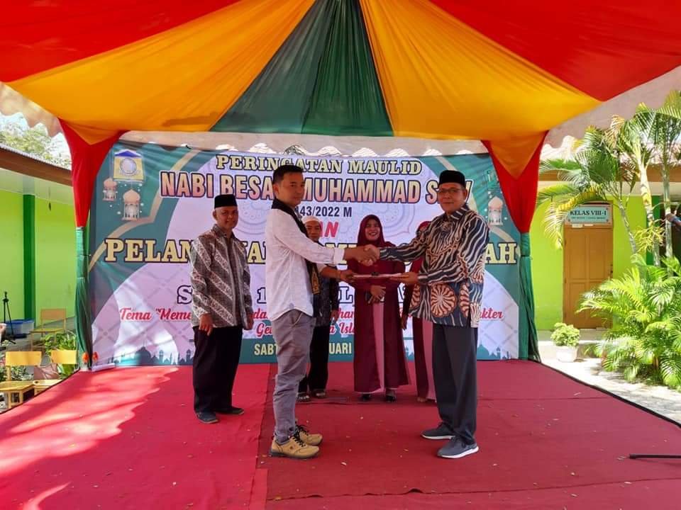 Ketua MPD Aceh Besar Lantik Pengurus Komite SMPN 1 Darul Imarah 2 FB IMG 1642254603920