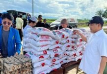 FAH UIN Ar-Raniry Gelar Baksos dan Serahkan Bantuan