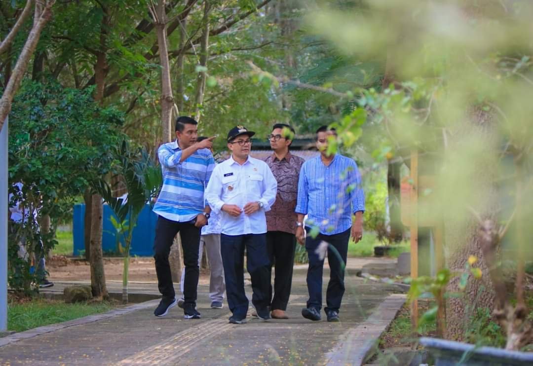 Didampingi Anggota DPRK dan Kadis DLHK, Bakri Siddiq : Kami Komit Lestarikan Hutan Kota Tibang