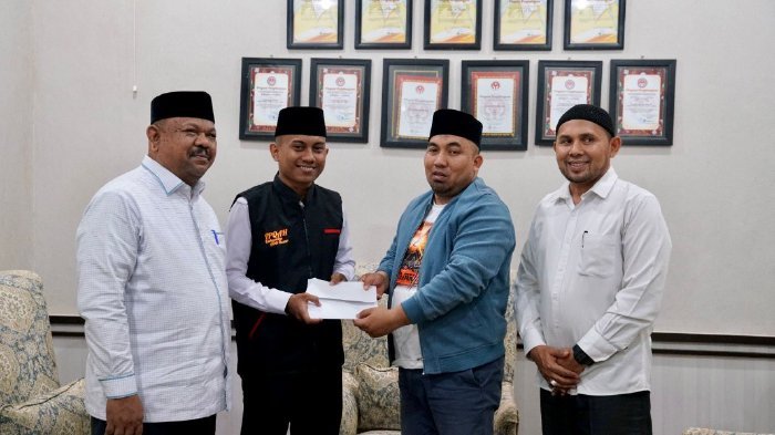 Pj Bupati Berikan Tambahan Uang Saku untuk Qari Asal Aceh Besar yang Ikuti PTQ RRI di Kendari