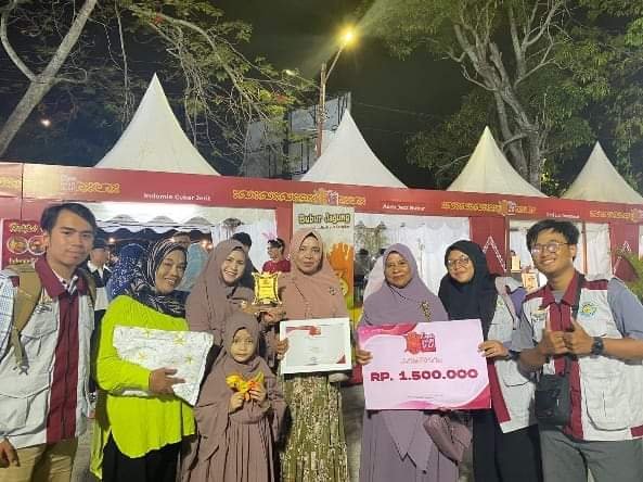 Dibimbing USK Manfaatkan Tepung Mangrove, Tim PKK Kajhu Sabet Juara II Expo UMKM Aceh