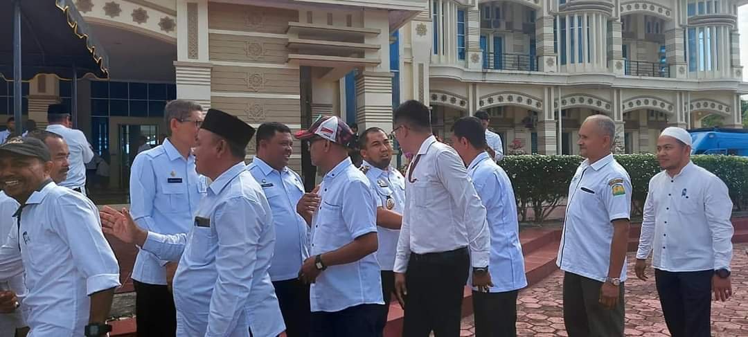 Apel Perdana Paska Libur Iedul Fitri Pj Bupati Ajak ASN Saling Memperkuat 1 FB IMG 1682479264604