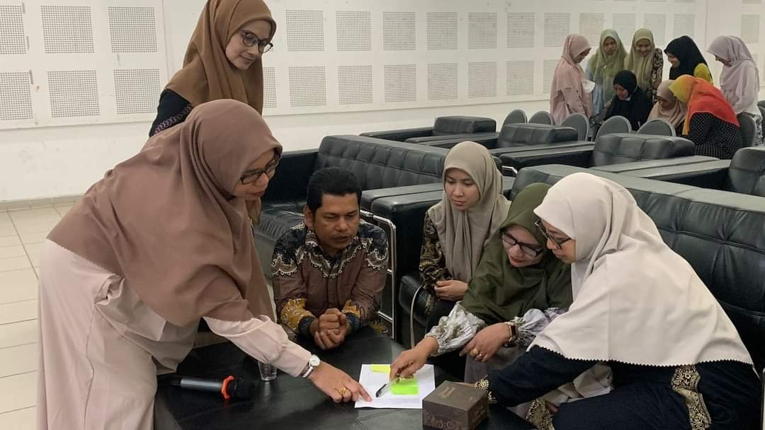 Beri Pemahaman Merdeka Belajar, Jurusan Bahasa Inggris FKIP USK Laksanakan Workshop IKM bagi Mahasiswa 1 FB IMG 1683361827842