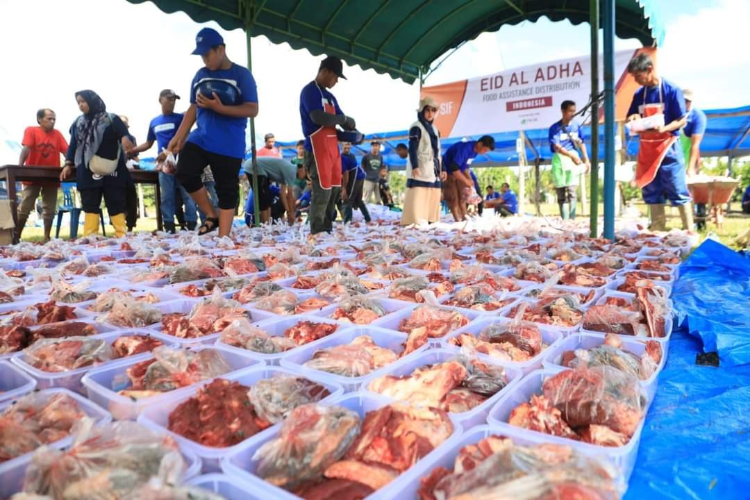 Lembaga Sosial Perancis, SIF Bersama YKMI Salurkan Daging Kurban untuk 1500 KK di Abdya