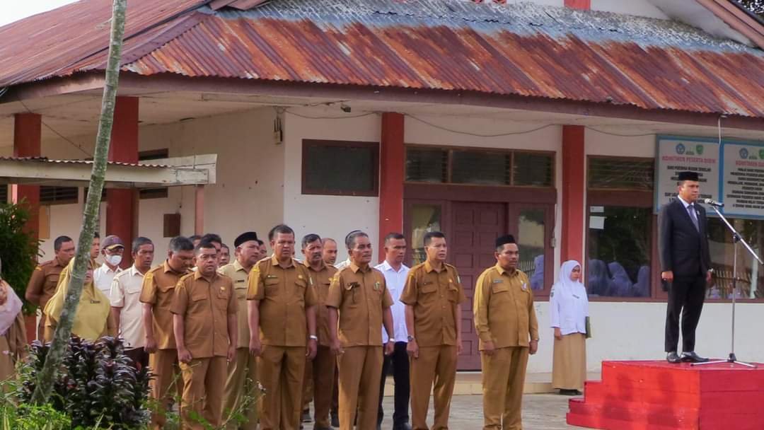 Nabhani, anggota DPRK Aceh Besar Jadi Pembina Upacara di SMK-PP Negeri Saree