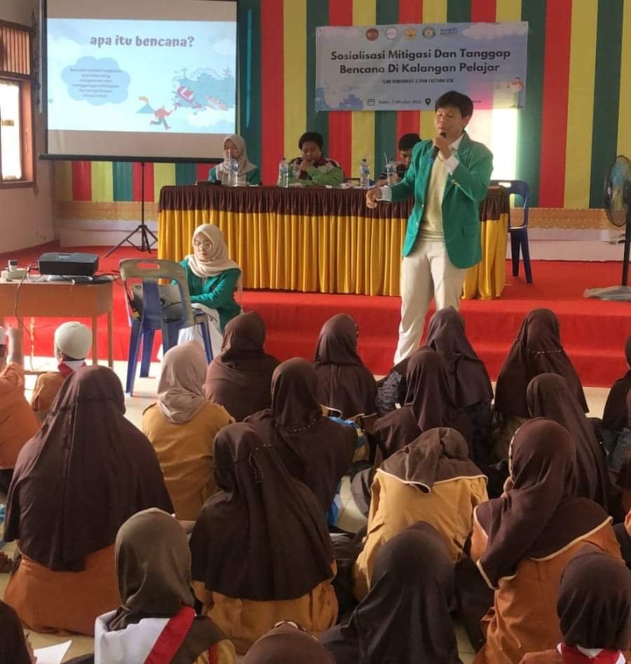 Mahasiswa FISIP USK Ajarkan Mitigasi Bencana Pada Pelajar