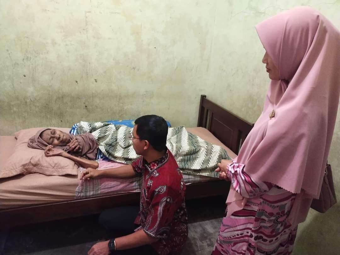 Jenguk Lansia di Lamdingin, Ketua DPRK Banda Aceh Beri Perhatian Khusus