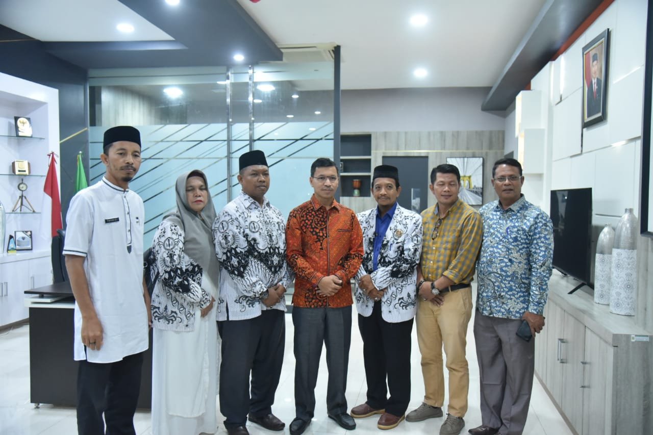 Terima Audiensi PGRI, Ketua DPRK: Guru, Tulang Punggung Pembangunan SDM