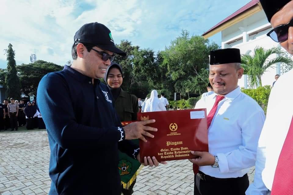 30 PNS UIN Ar-Raniry Terima Satyalancana Karya Satya pada Peringatan HAB Ke-78