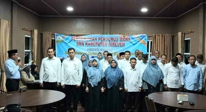 Kepala Cabdisdik Bireuen Lantik Pengurus MKKS SMA Periode 2024-2025