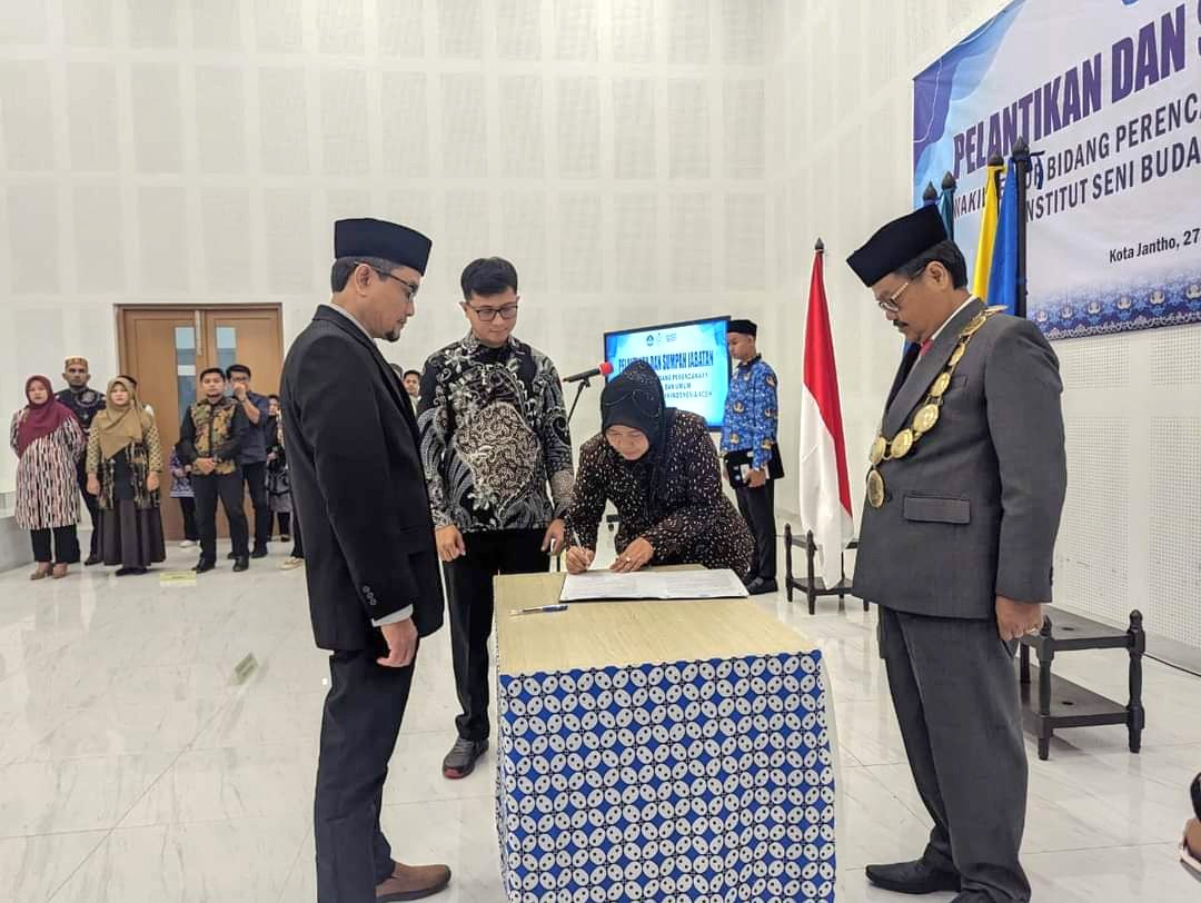 Rektor ISBI Aceh Lantik Wakil Rektor II Bidang Perencanaan, Keuangan dan Umum