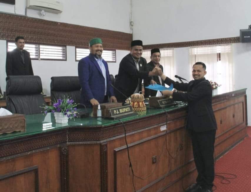 TOK!!! DPRK Aceh Besar Tetapkan Komisioner Panwaslih Aceh Besar Masa Jabatan 2024-2025