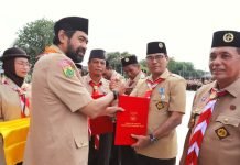 Rektor UIN Ar-Raniry Terima Penghargaan Lencana Pancawarsa