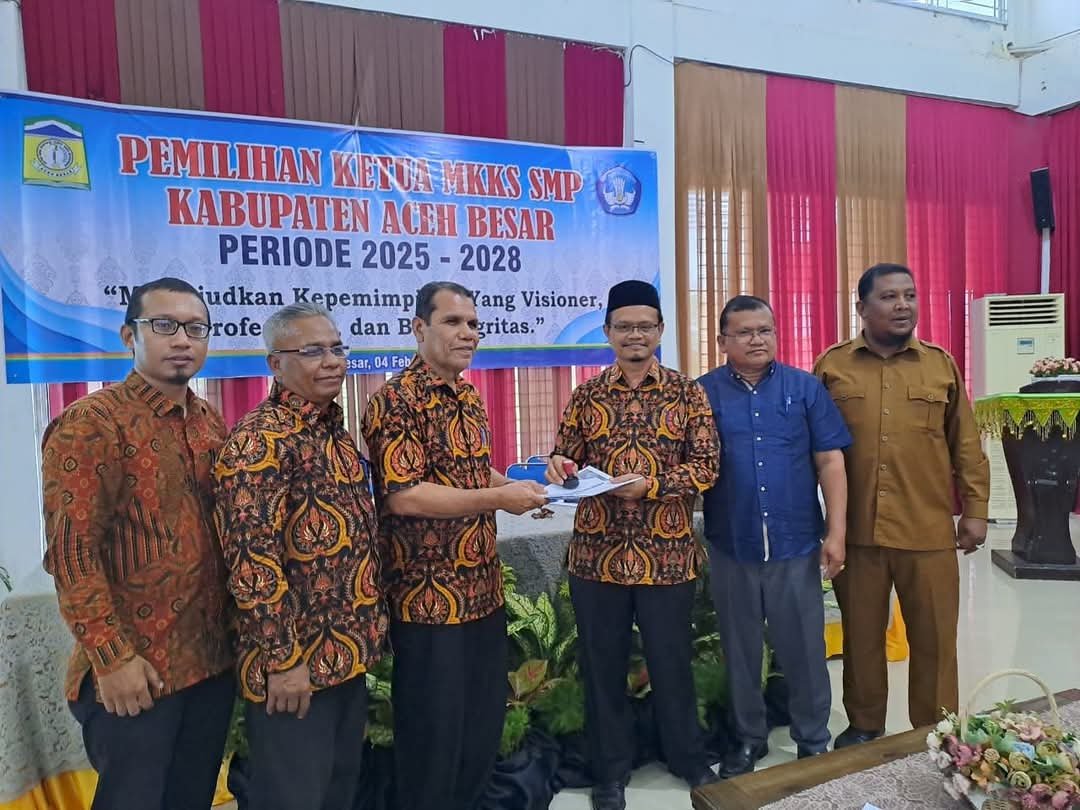 Kepala SMPN Ali Hasjmy, Fakhruddin Terpilih sebagai Ketua MKKS SMP Aceh Besar periode 2025-2028 2 FB IMG 1738658736713