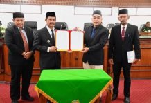 Wakil Bupati Syukri A Jalil Serahkan Rancangan Pertanggungjawaban APBK Aceh Besar 2024