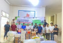 Perwakilan mahasiswa Fakultas Ushuluddin dan Filsafat UIN Ar-Raniry Banda Aceh titip bantuan kemanusiaan di BPBD Nagan Raya.