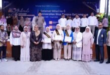 Rektor Serahkan Penghargaan Kepada Duta Baca Perpustakaan UBBG Tahun 2026