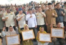 Wagub Aceh Dampingi Menko PMK dan Mendagri Serahkan Bantuan Rumah Rusak di Aceh Tamiang