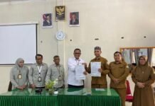 Penandatanganan MOU PT. BPR Syariah Hikmah Wakilah Aceh dengan SMAN 1 Peukan Bada