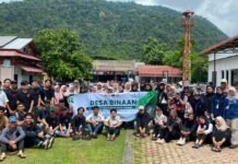 Himpunan Mahasiswa Perencanaan Wilayah dan Kota Fakultas Teknik USK Tanam Mangrove di Pantai Lambadeuk
