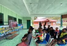 Lewat Nobar Piala Dunia 2026, Kodim 1714/Puncak Jaya Perkuat Silaturahmi dengan Warga