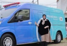 Illiza Serahkan dan Peusijuek Ambulans Puskesmas Keliling di Posyandu Alue Naga