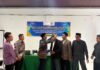 Pembina STAI Nusantara Banda Aceh Dihadiahkan Tengkolok oleh Kampus IJM Langkat
