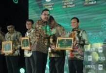 Wakili Gubernur, Fadhlullah Terima Trofi Juara Utama Anugerah Adinata Syariah 2026