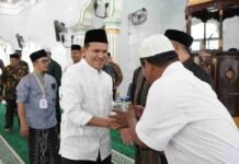 Wagub Aceh Dek Fadh Hadiri Maulid Bersama Ratusan Anak Yatim di Teupin Raya