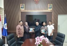 Demi Meningkatkan Literasi, Prof. Dr. Yusrizal, M.Pd. Sumbangkan 60 Buku untuk Perpustakaan UBBG