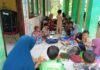 Makan Bersama Didampingi Guru, Anak-anak PAUD Bina Beusare Lahap Nikmati MBG