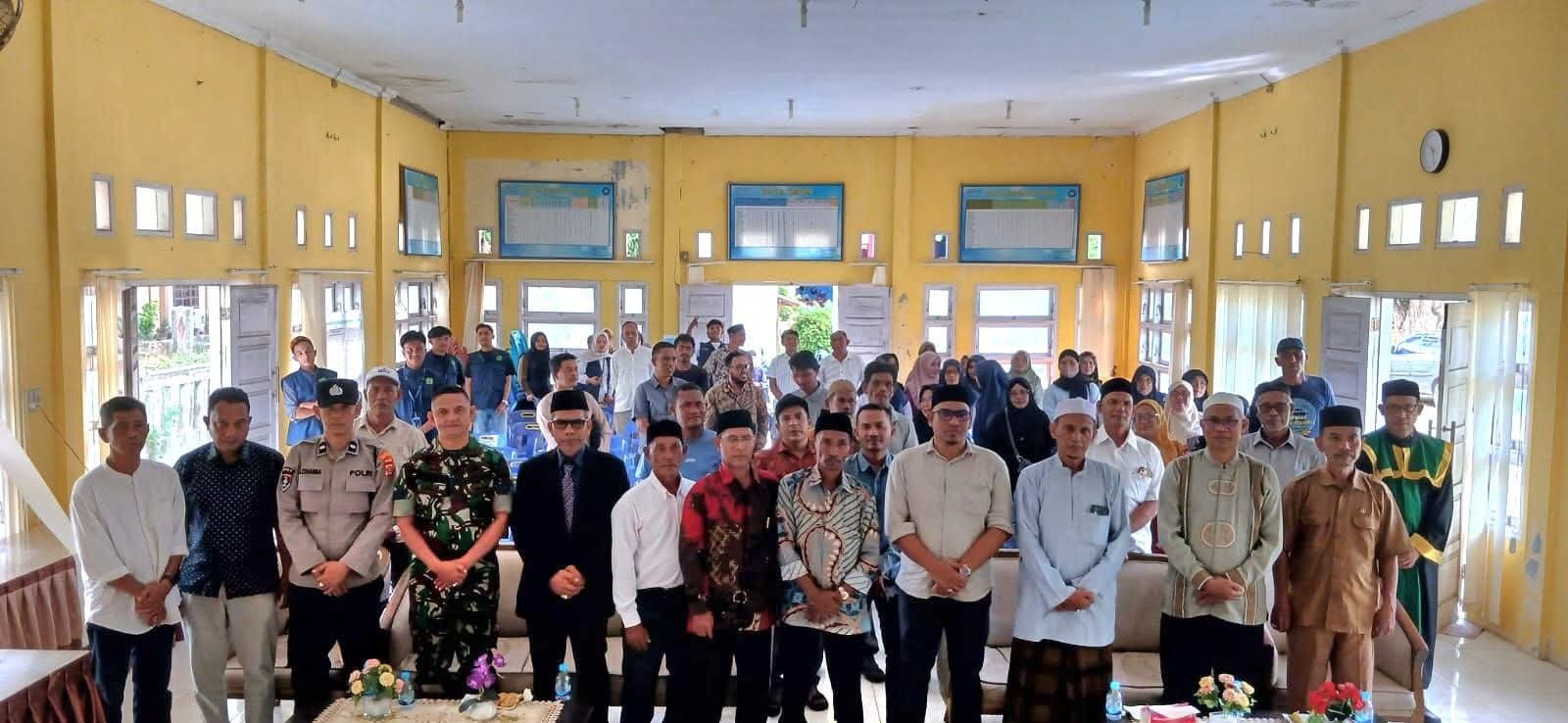 Camat Peukan Bada Lantik Pj Keuchik Gampong Pulo Bunta 1 FB IMG 1786773546852
