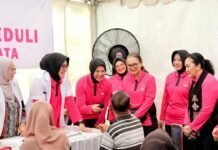 Bhayangkari Turunkan 74 Nakes dalam Bakkes di Aceh Tamiang, Sediakan Cek Lab hingga Operasi Katarak Gratis